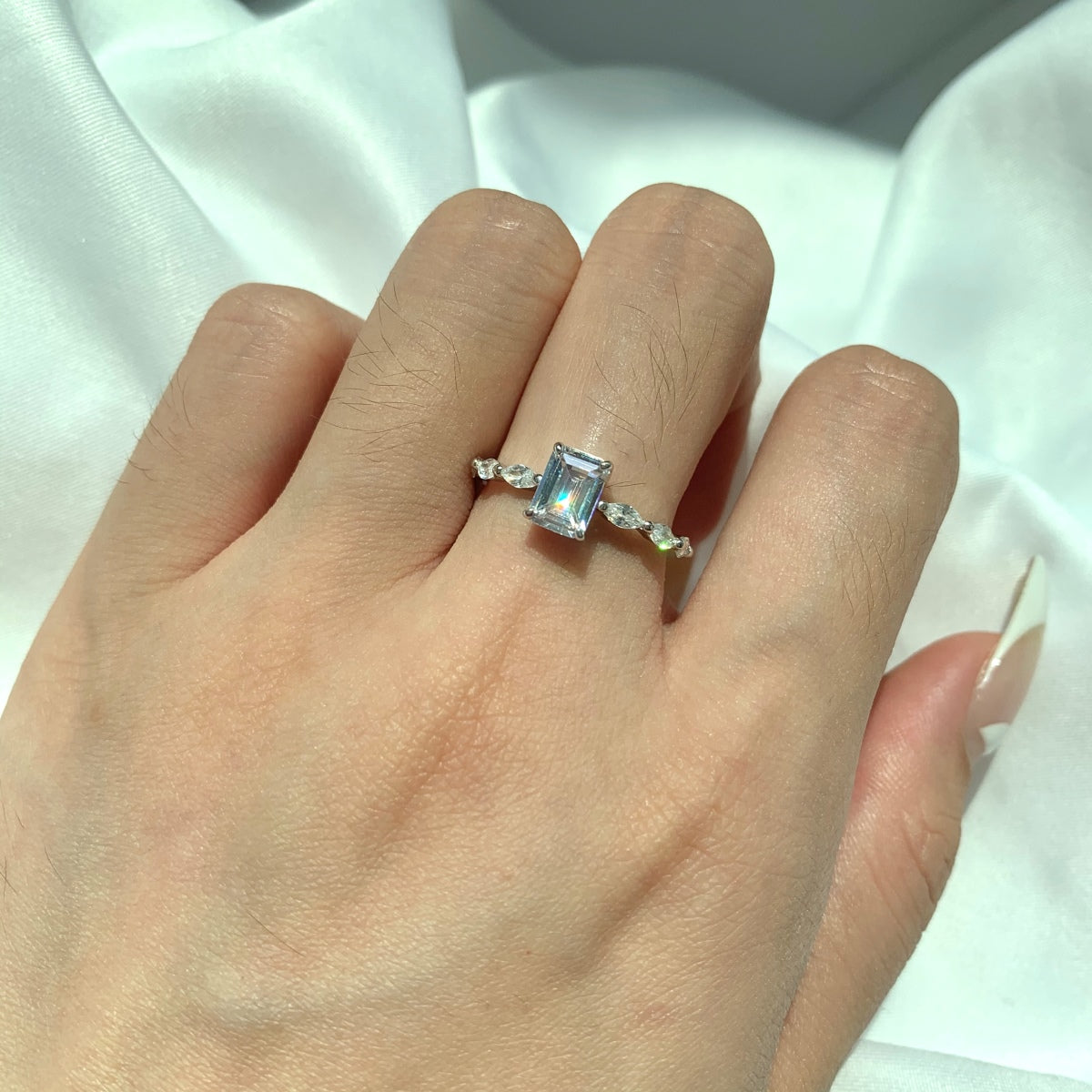 [Clover Jewelrys]1.0 Carat Dainty Resplendent Radiant Cut Daily Ring