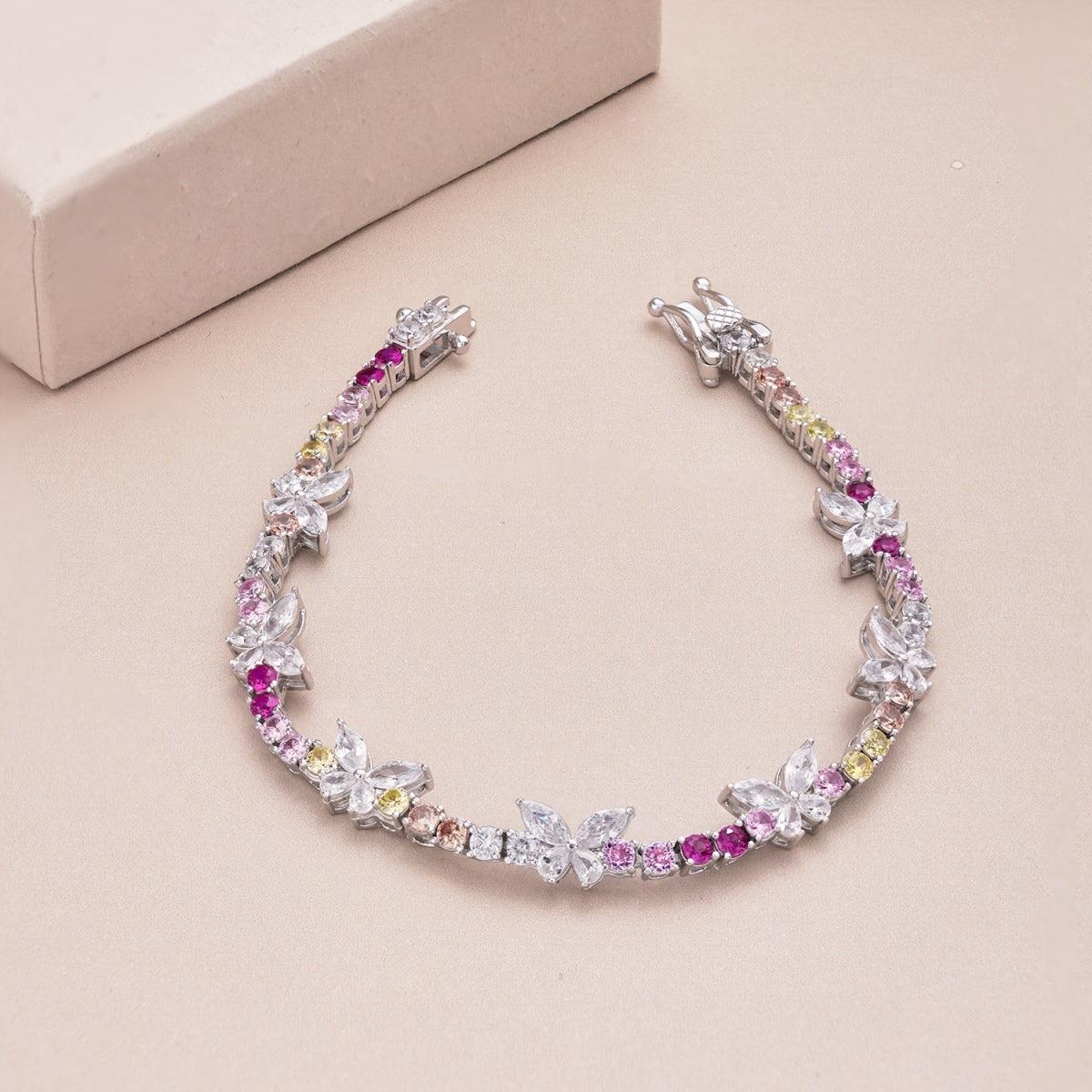 [Clover Jewelrys]Ornate Colorful Butterfly Shape Round Cut Daily Bracelet