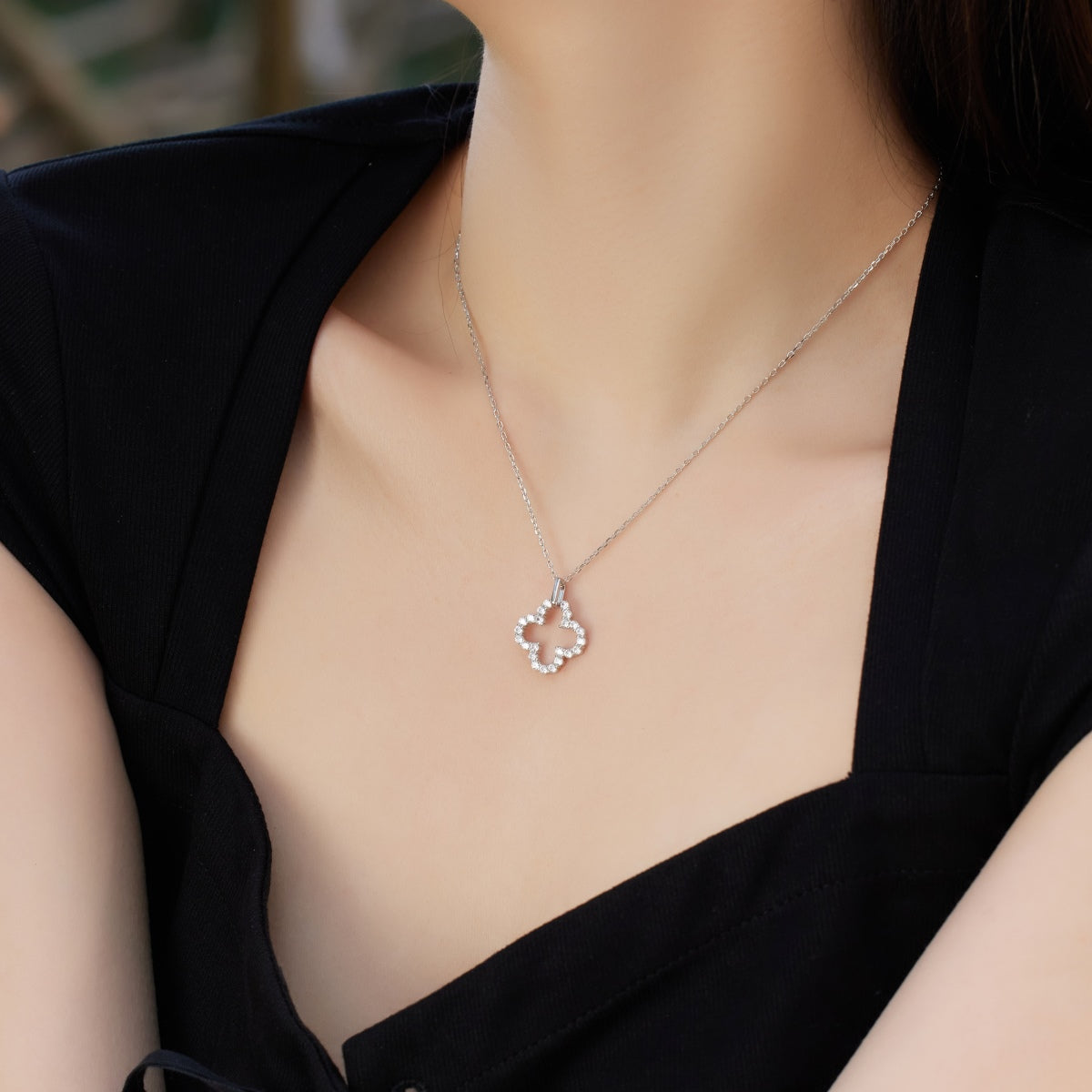 [Clover Jewelrys]Four-Leaf Clover Hollow Design Exquisite Necklace