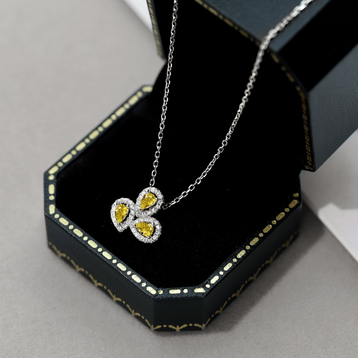 [Clover Jewelrys]Elegant Flower Shape Pear Cut Necklace