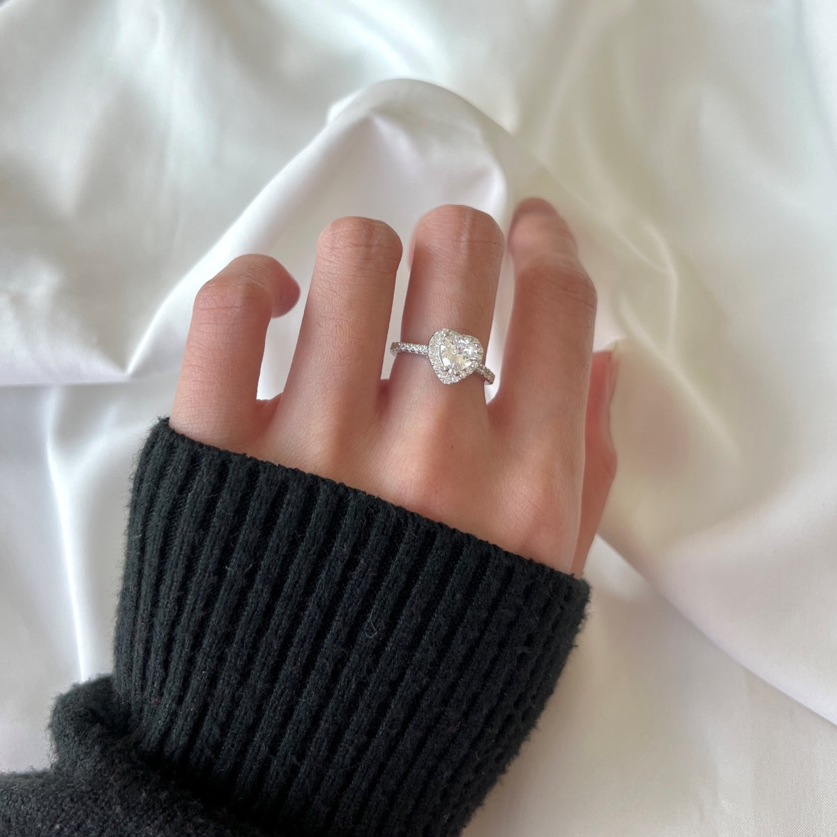 [Clover Jewelrys]Eternity Splashy Romantic Heart Shape Lover Ring