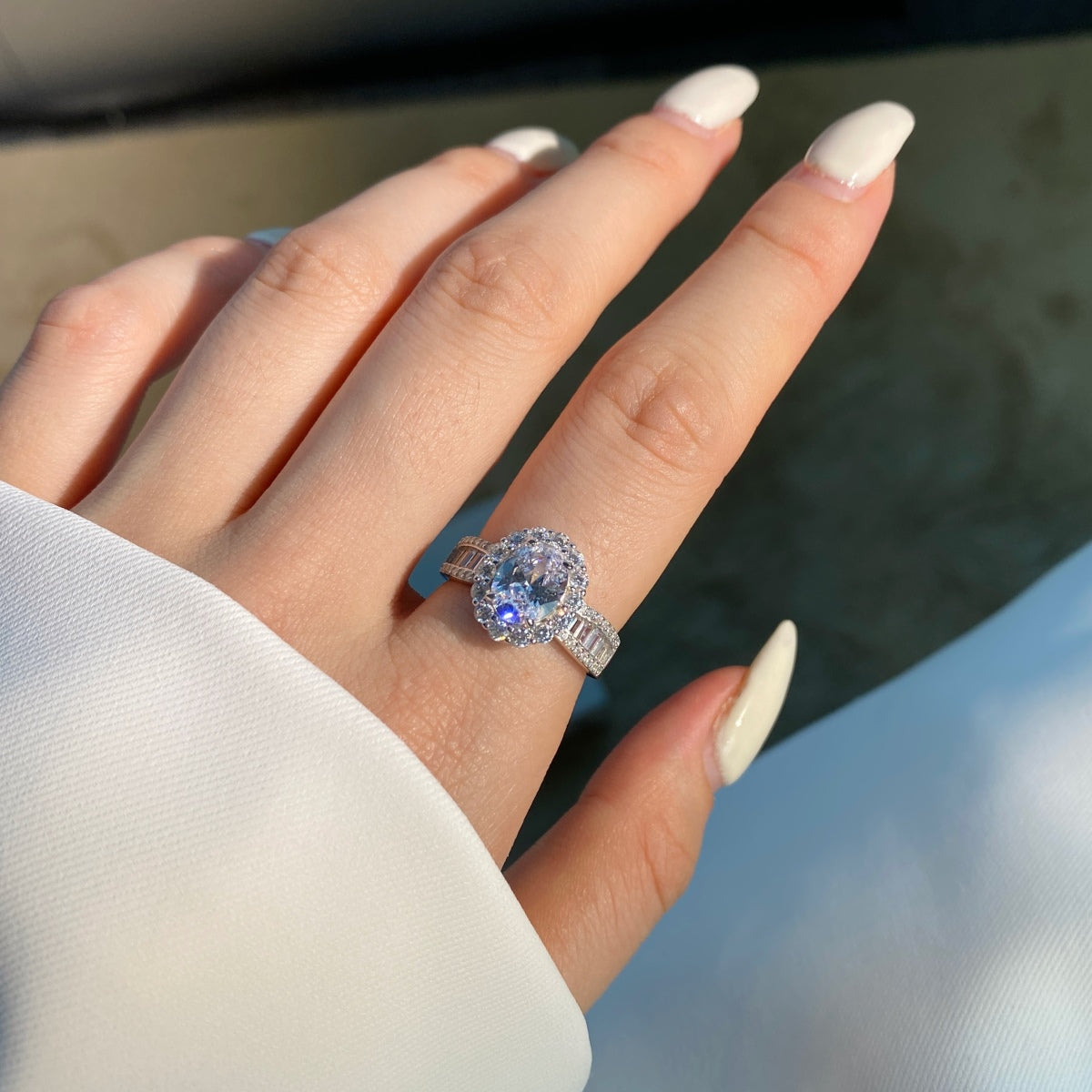 [Clover Jewelrys]1.5 Carat Dazzling Charming Oval Cut Banquet Ring