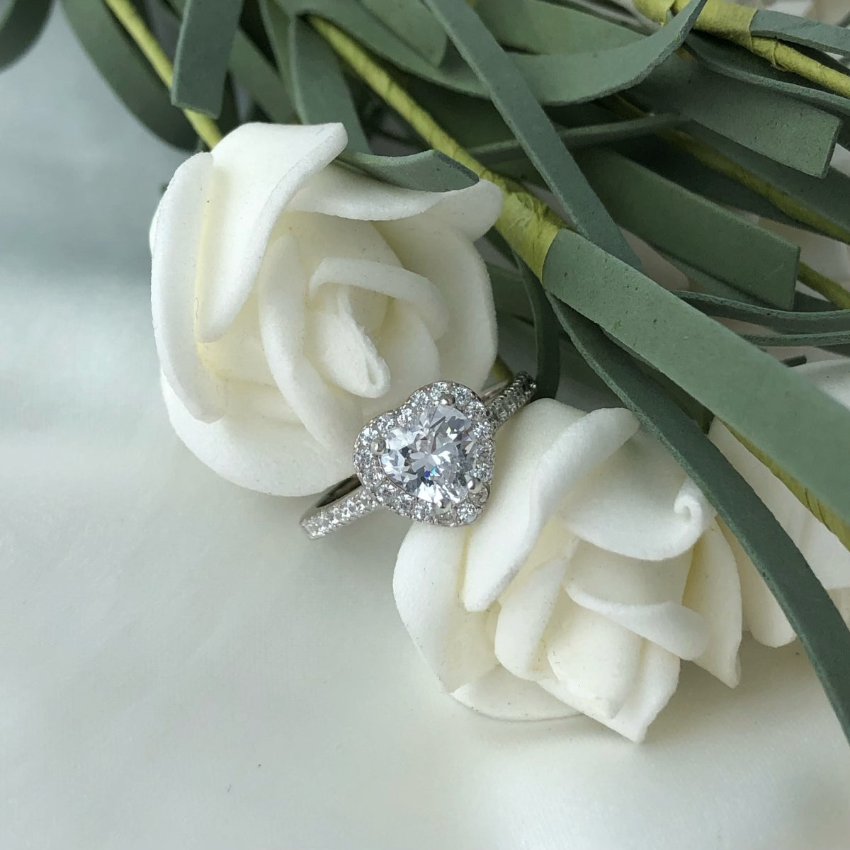 [Clover Jewelrys]Eternity Splashy Romantic Heart Shape Lover Ring