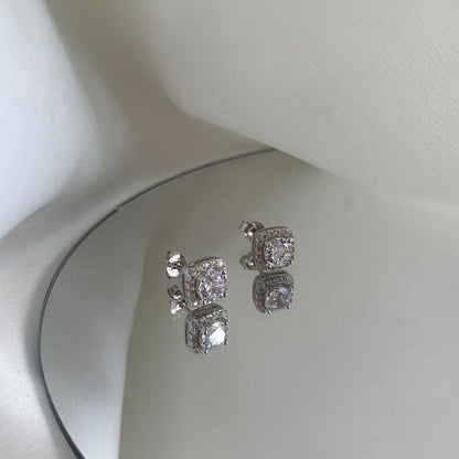 [Clover Jewelrys]Classic Round Center Stone Stud Earrings