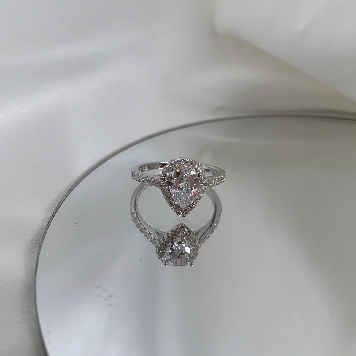 [Clover Jewelrys]1.0 Carat Luxurious Resplendent Water Drop Shape Wedding Ring