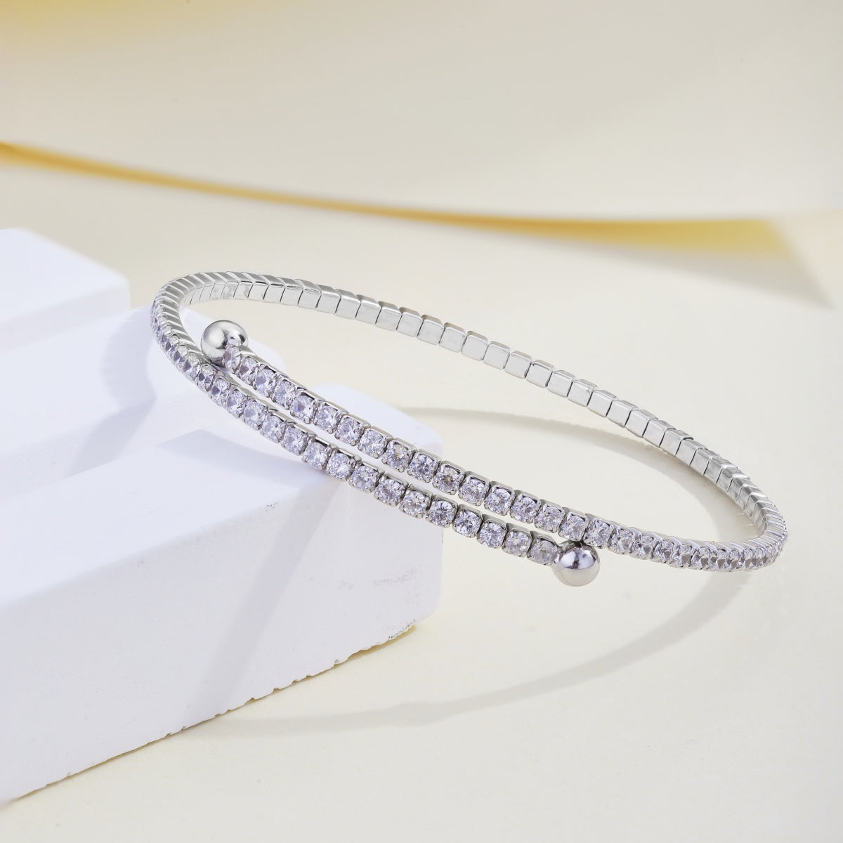 [Clover Jewelrys]Row of Diamonds Round Fashion Bracelet