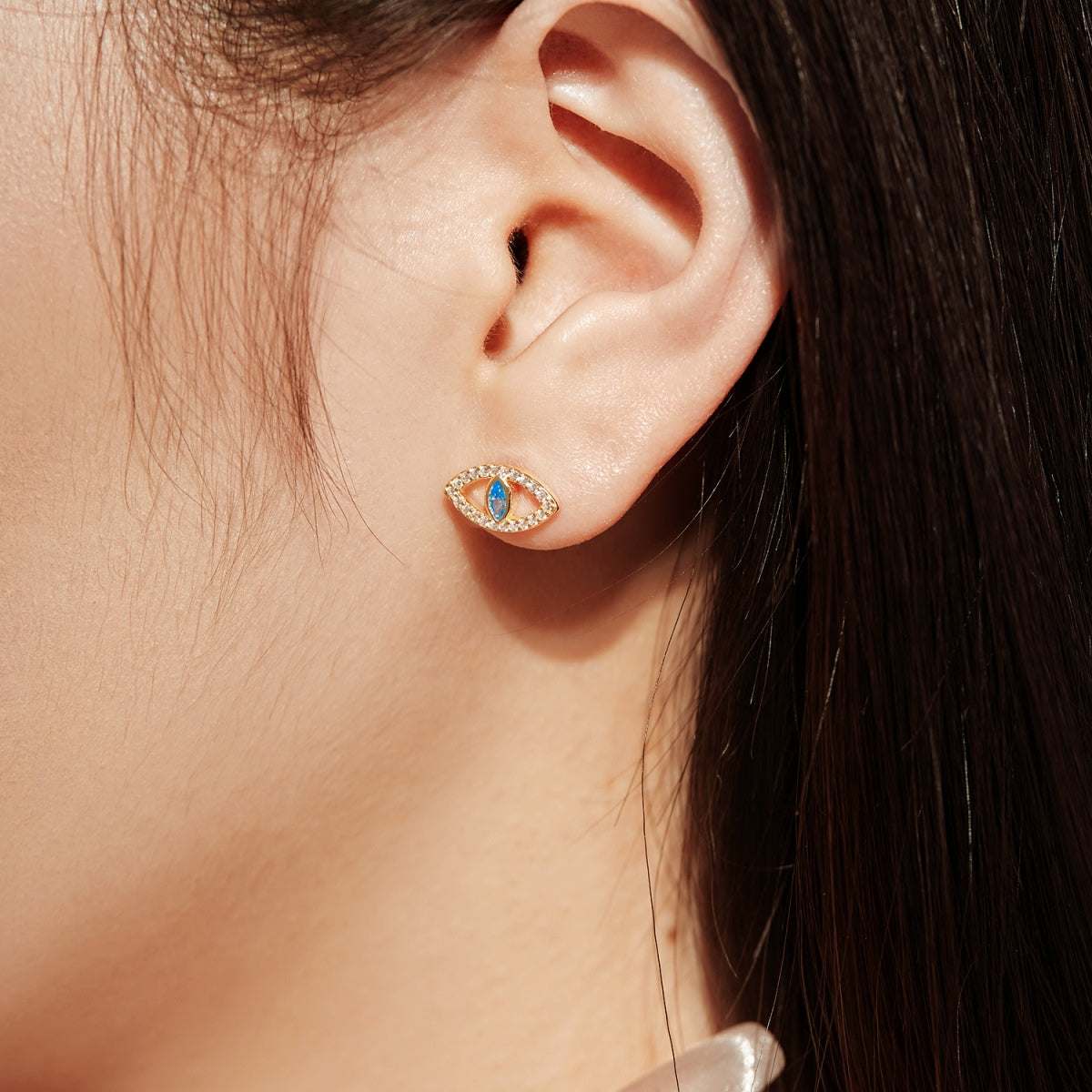 [Clover Jewelrys]Blue Devil Eyes Hollow Stud Earrings