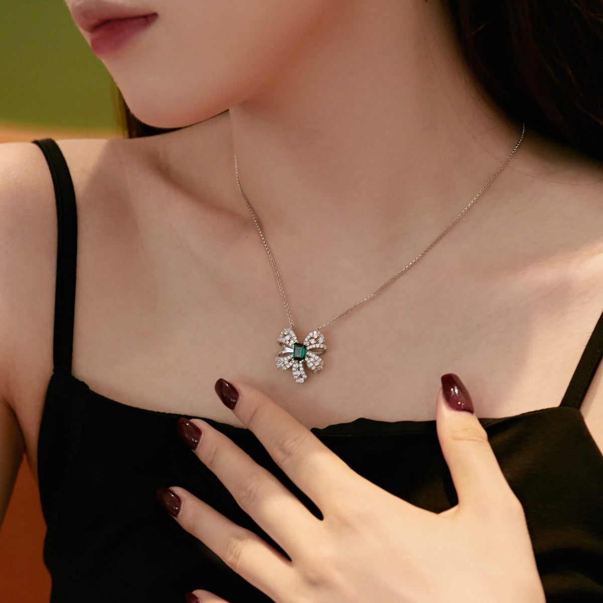 [Clover Jewelrys]Luxurious Flower Shape Emerald Cut Necklace