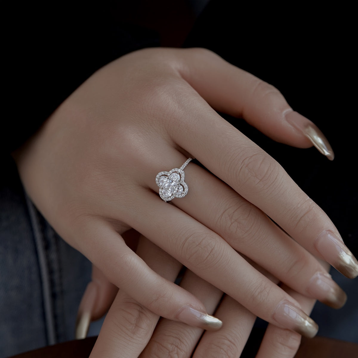 [Clover Jewelrys]Luxurious Eternity Flower Shape Banquet Ring