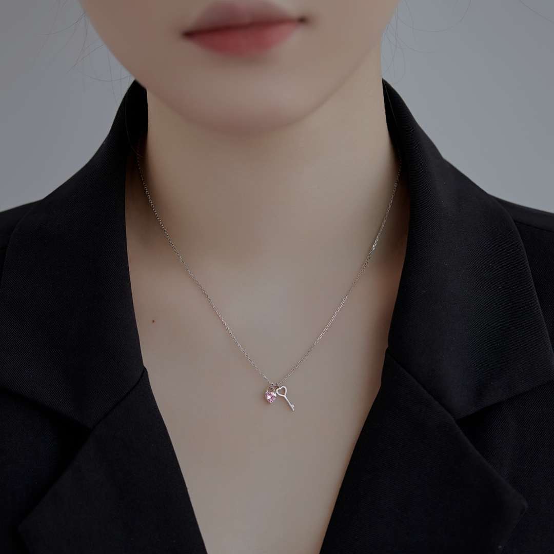 [Clover Jewelrys]Unique Heart Shape Key Pendent Necklace