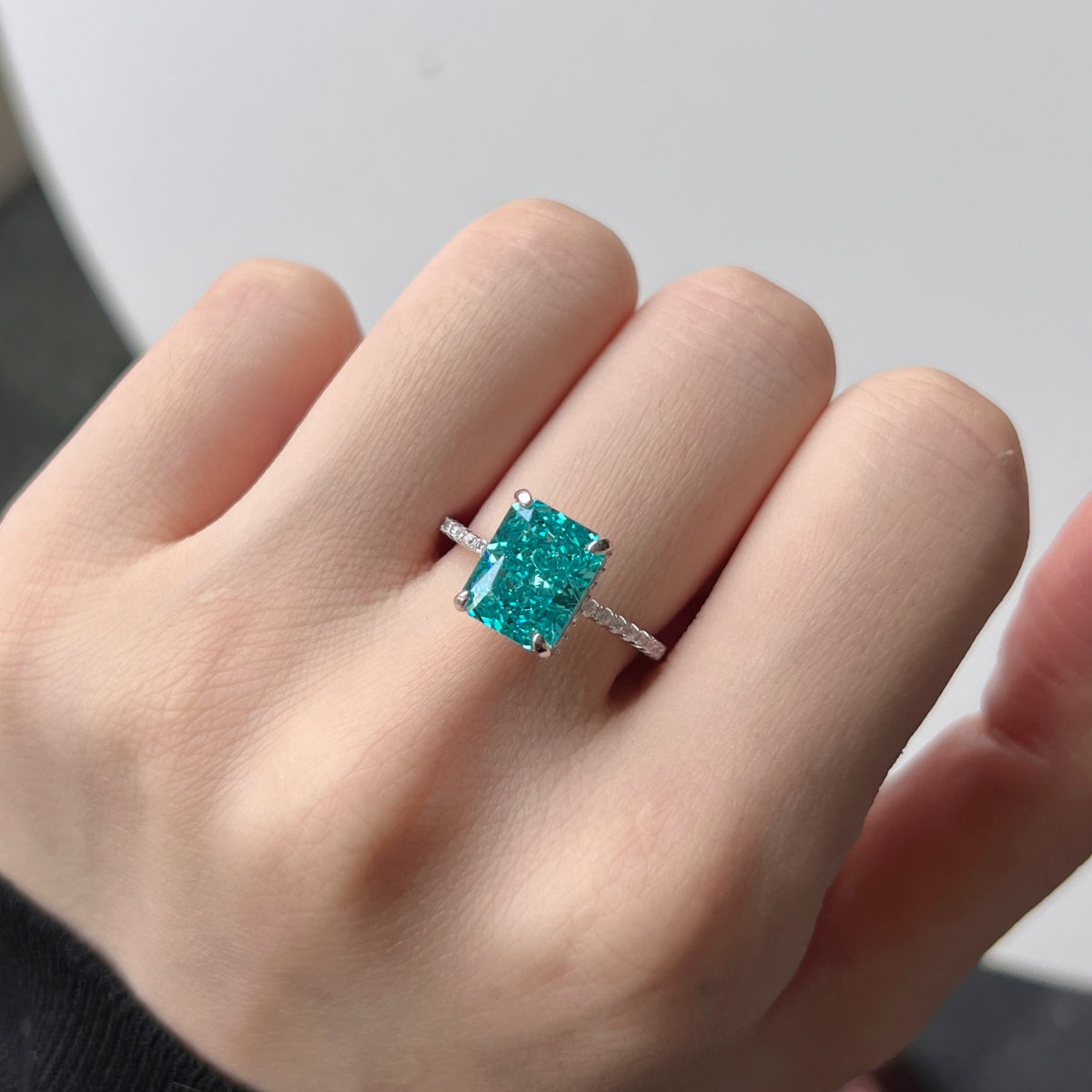 [Clover Jewelrys]4.0 Carat Luxurious Engagement Ring