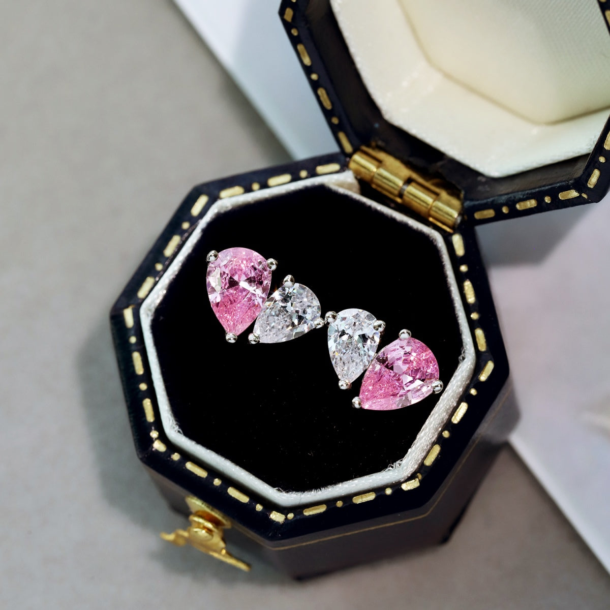 [Clover Jewelrys]Dazzling Elegant Heart Cut Lover Earrings