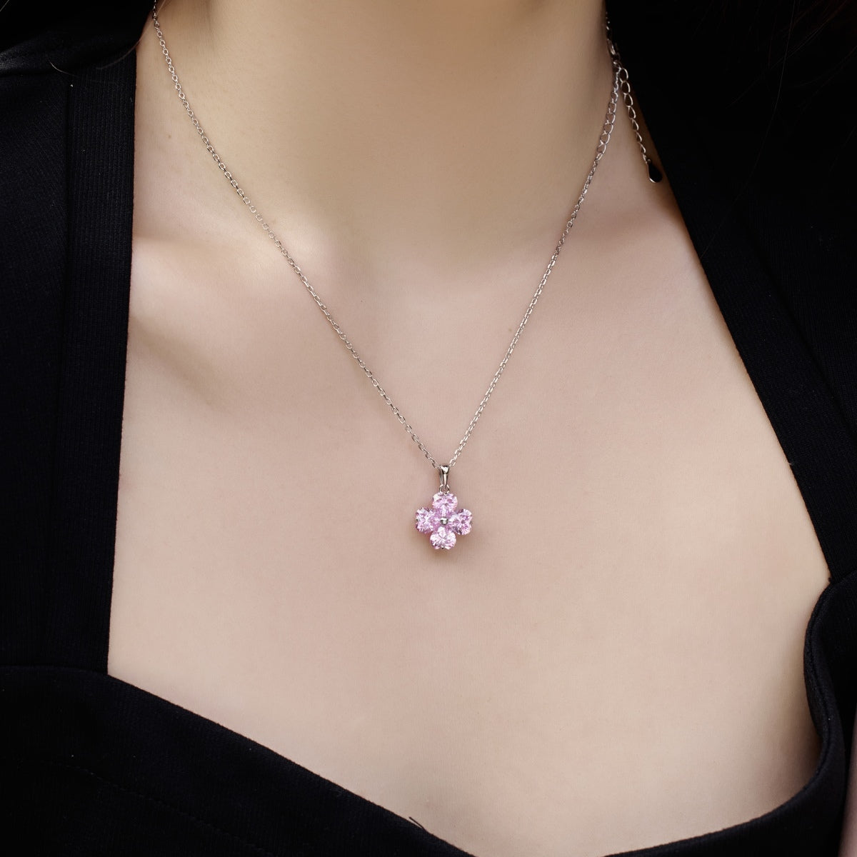 [Clover Jewelrys]Heart-Shaped Four-Leaf Clover Bead Necklace