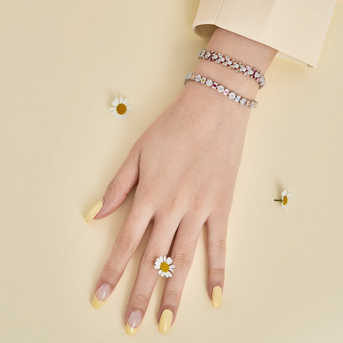 [Clover Jewelrys]Dainty Exquisite Flower Shape Daily Bracelet