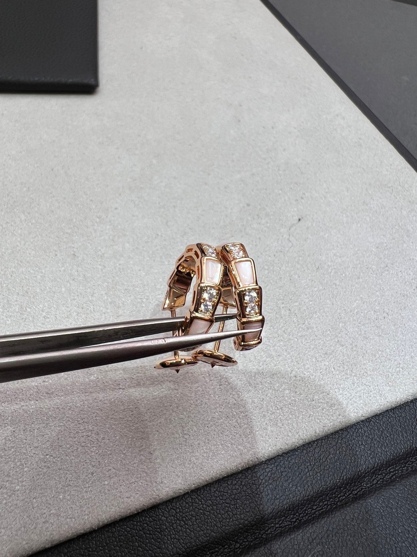 [Clover Jewelrys]SERPENTI MOP PINK GOLD EARRINGS