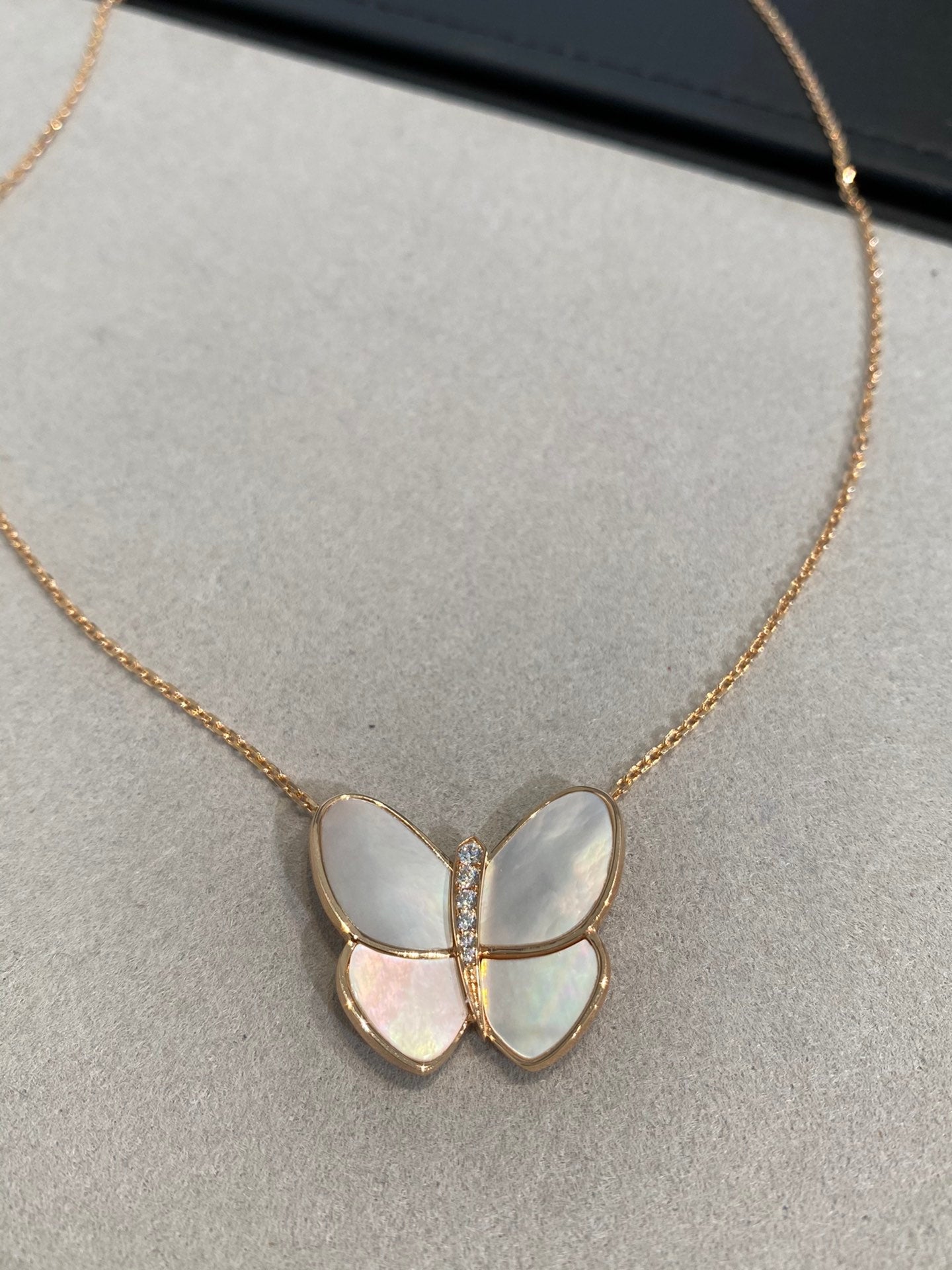 [Clover Jewelrys]BUTTERFLY GOLD MOP DIAMOND NECKLACE