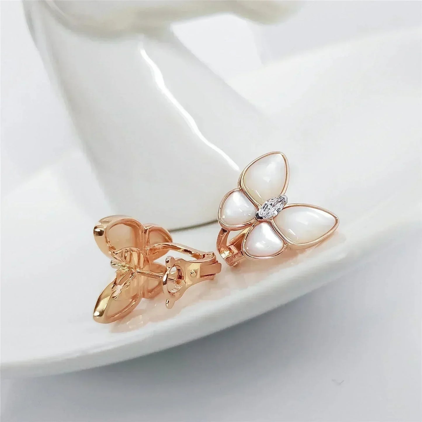 [Clover Jewelrys]BUTTERFLY MOP DIAMOND EARRINGS