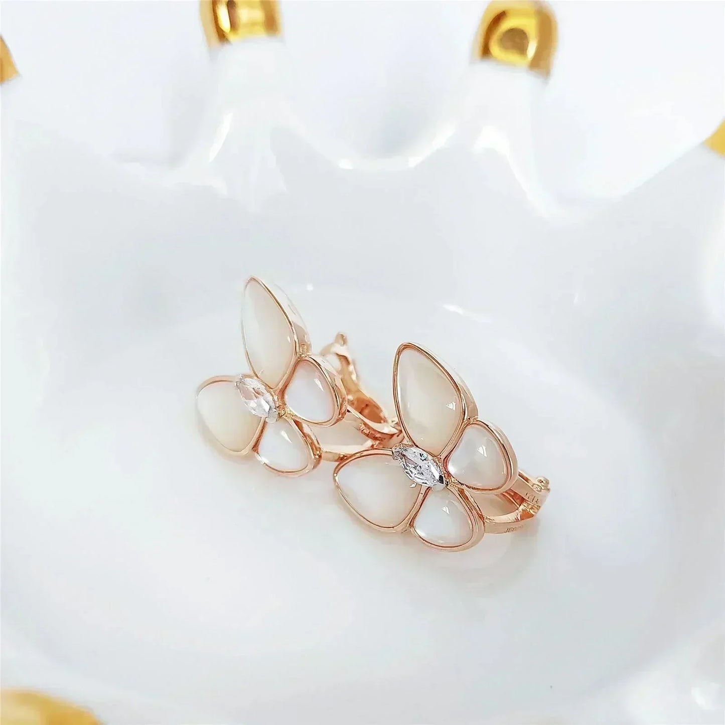 [Clover Jewelrys]BUTTERFLY MOP DIAMOND EARRINGS