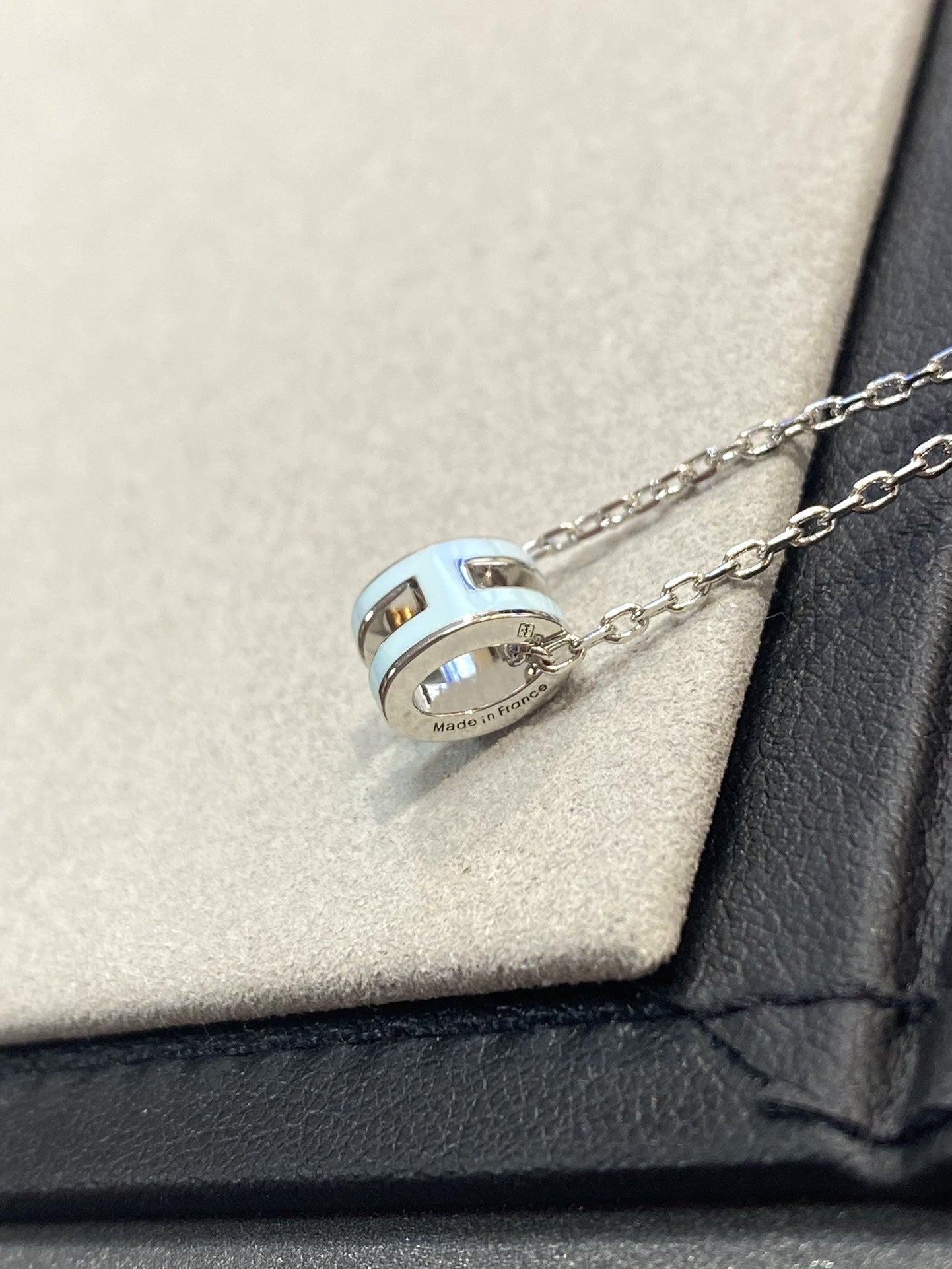 [Clover Jewelrys]POP H LIGHT BLUE NECKLACE