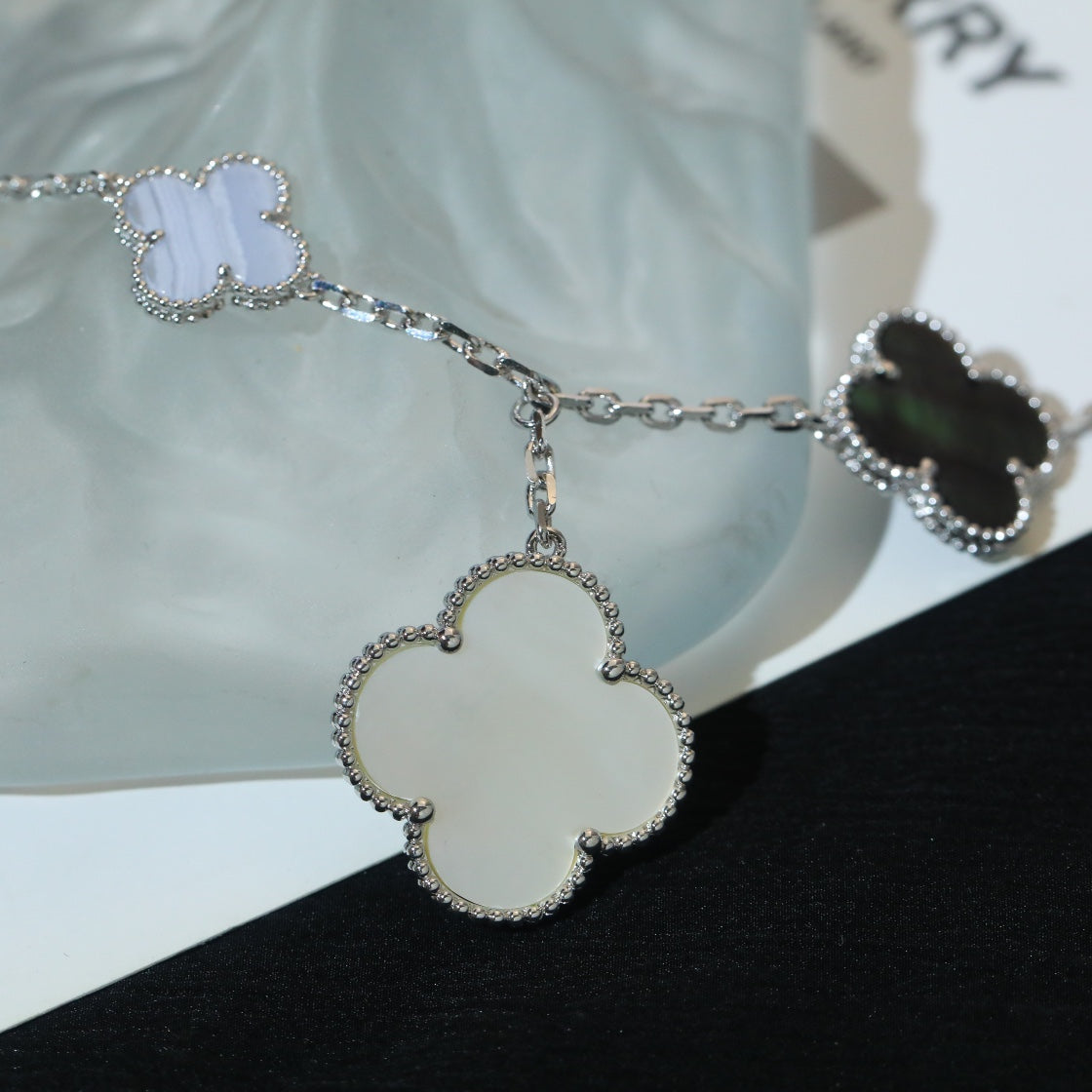 [Clover Jewelrys]CLOVER BRACELET 5 MOTIFS MOP CHALCEDONY SILVER