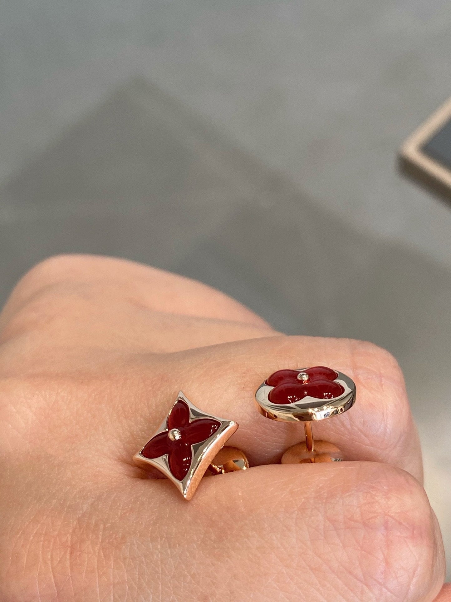 [Clover Jewelrys]STAR AND SUN PINK GOLD CARNELIAN STUD EARRINGS