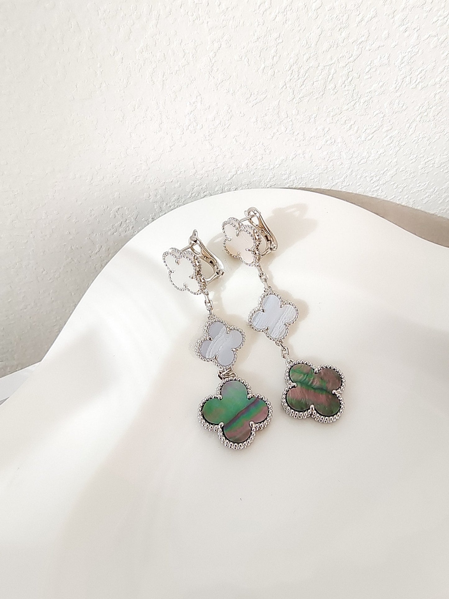 [Clover Jewelrys]CLOVER 3 MOTIFS CHALCEDONY DARK MOP SILVER EARRINGS