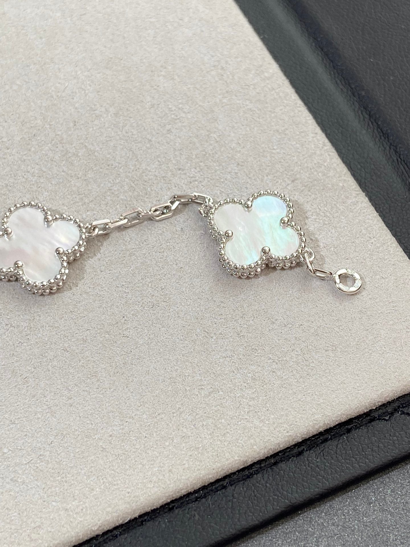 [Clover Jewelrys]CLOVER SILVER MOP 5 MOTIF BRACELET