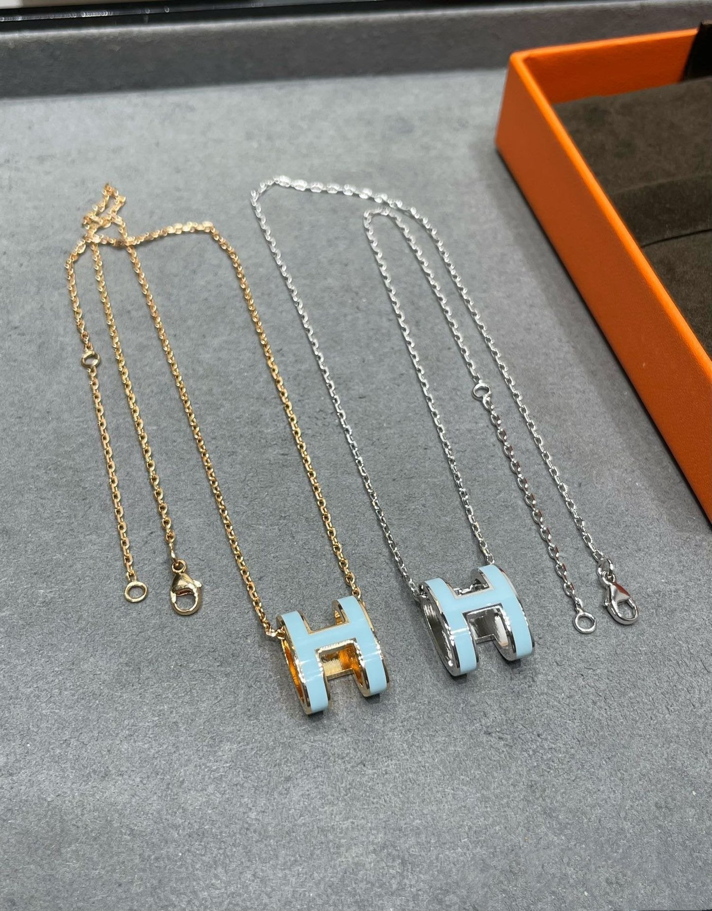 [Clover Jewelrys]POP H SKY BLUE NECKLACE