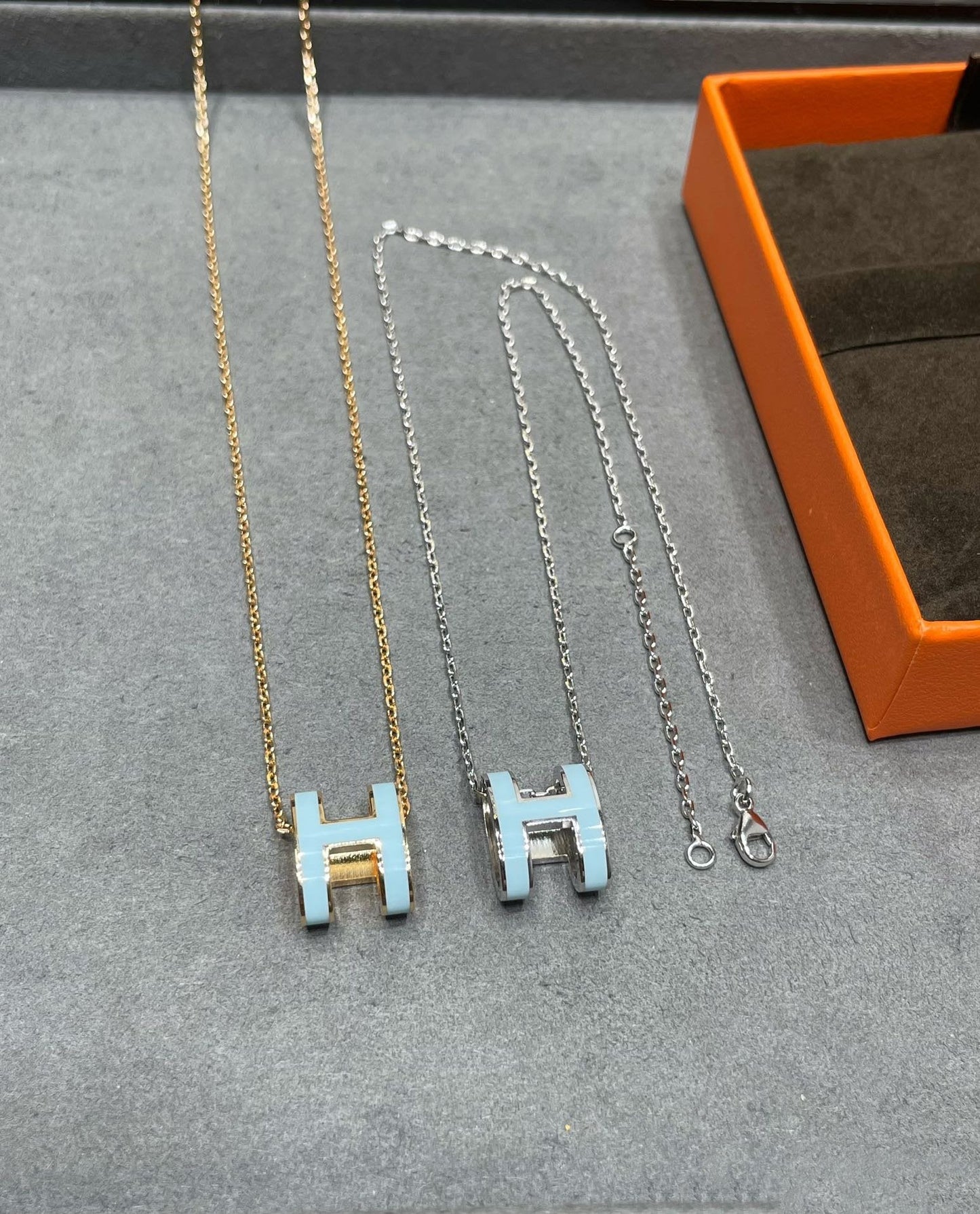 [Clover Jewelrys]POP H SKY BLUE NECKLACE