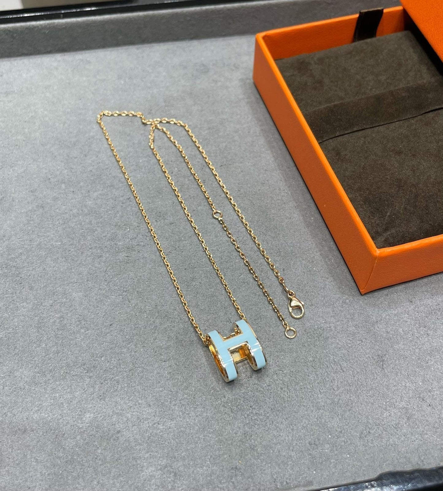 [Clover Jewelrys]POP H SKY BLUE NECKLACE