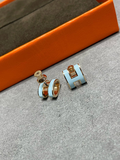 [Clover Jewelrys]POP H SKY BLUE STUD EARRINGS