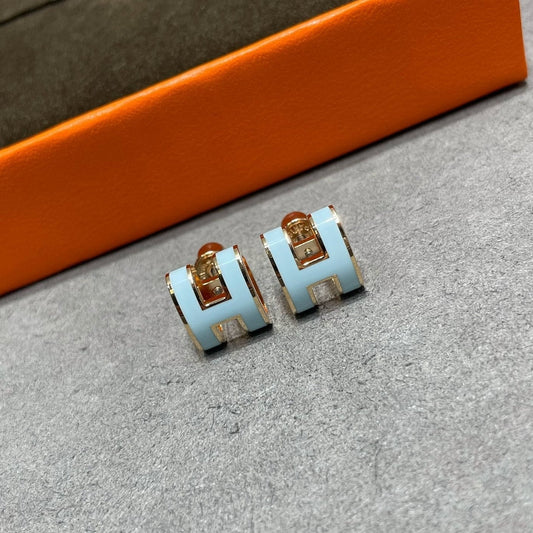 [Clover Jewelrys]POP H SKY BLUE STUD EARRINGS