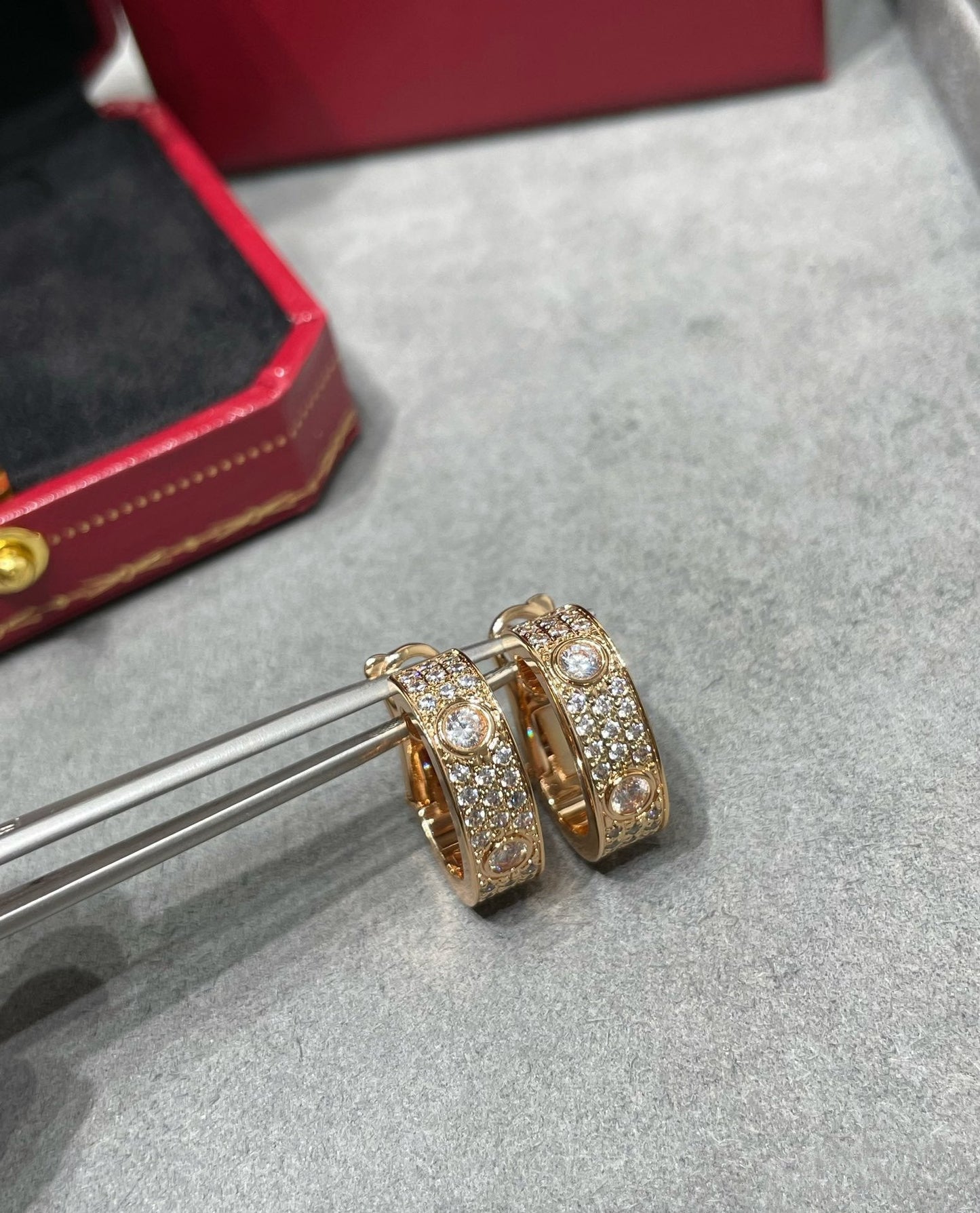 [Clover Jewelrys]LOVE 5.5MM DIAMOND PAVED EARRINGS