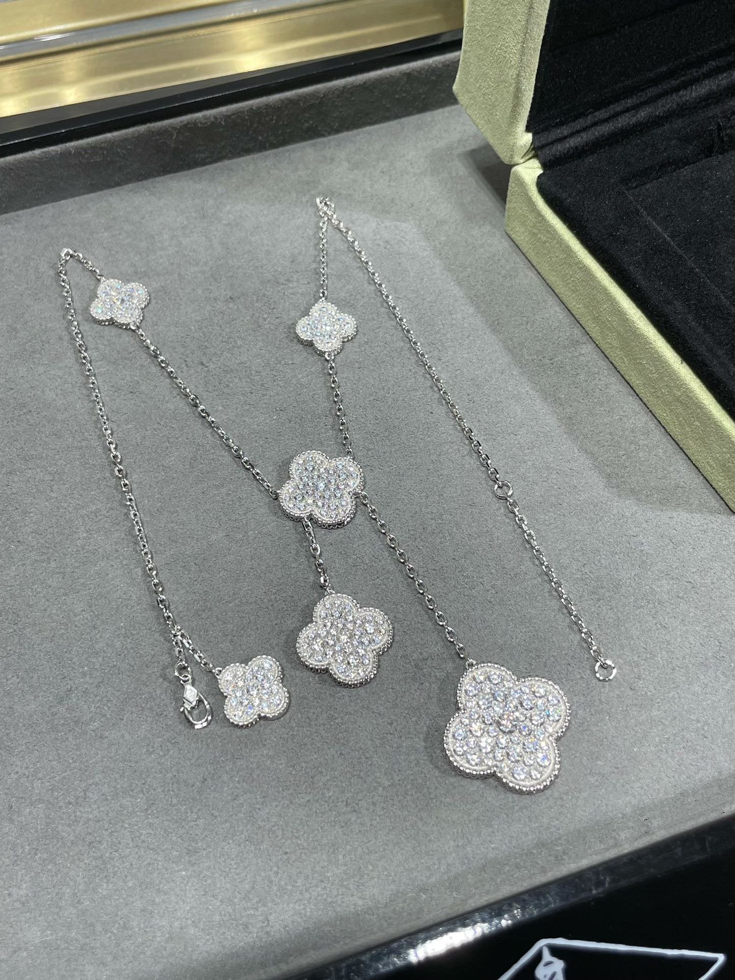 [Clover Jewelrys]CLOVER 6 MOTIF DIAMOND PAVED NECKLACE