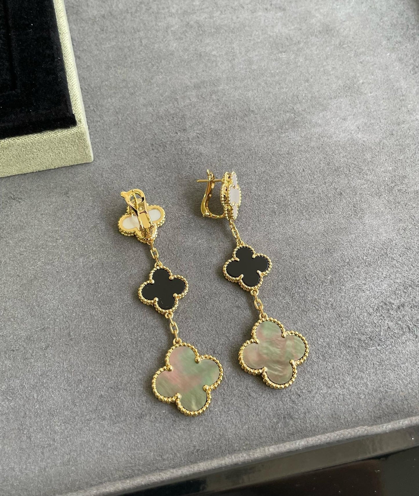 [Clover Jewelrys]CLOVER 3 MOTIF MOP ONYX DARK MOP PINK GOLD EARRINGS