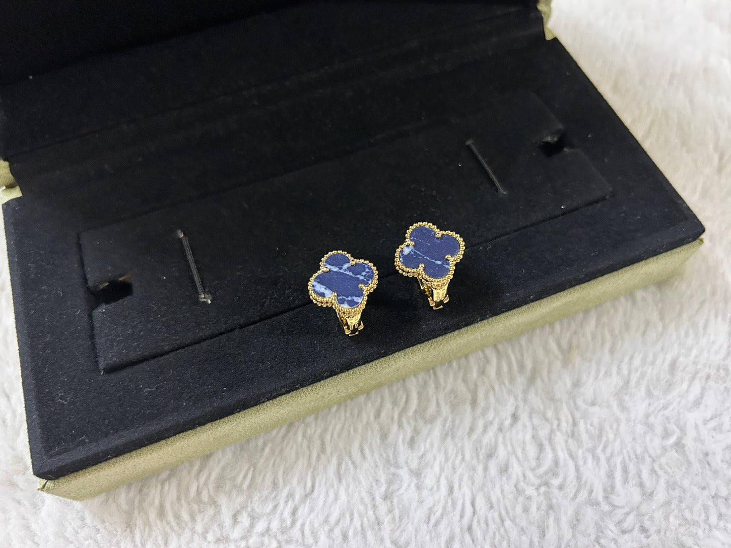 [Clover Jewelrys]CLOVER PIETERSITE MEDIUM STUD EARRINGS