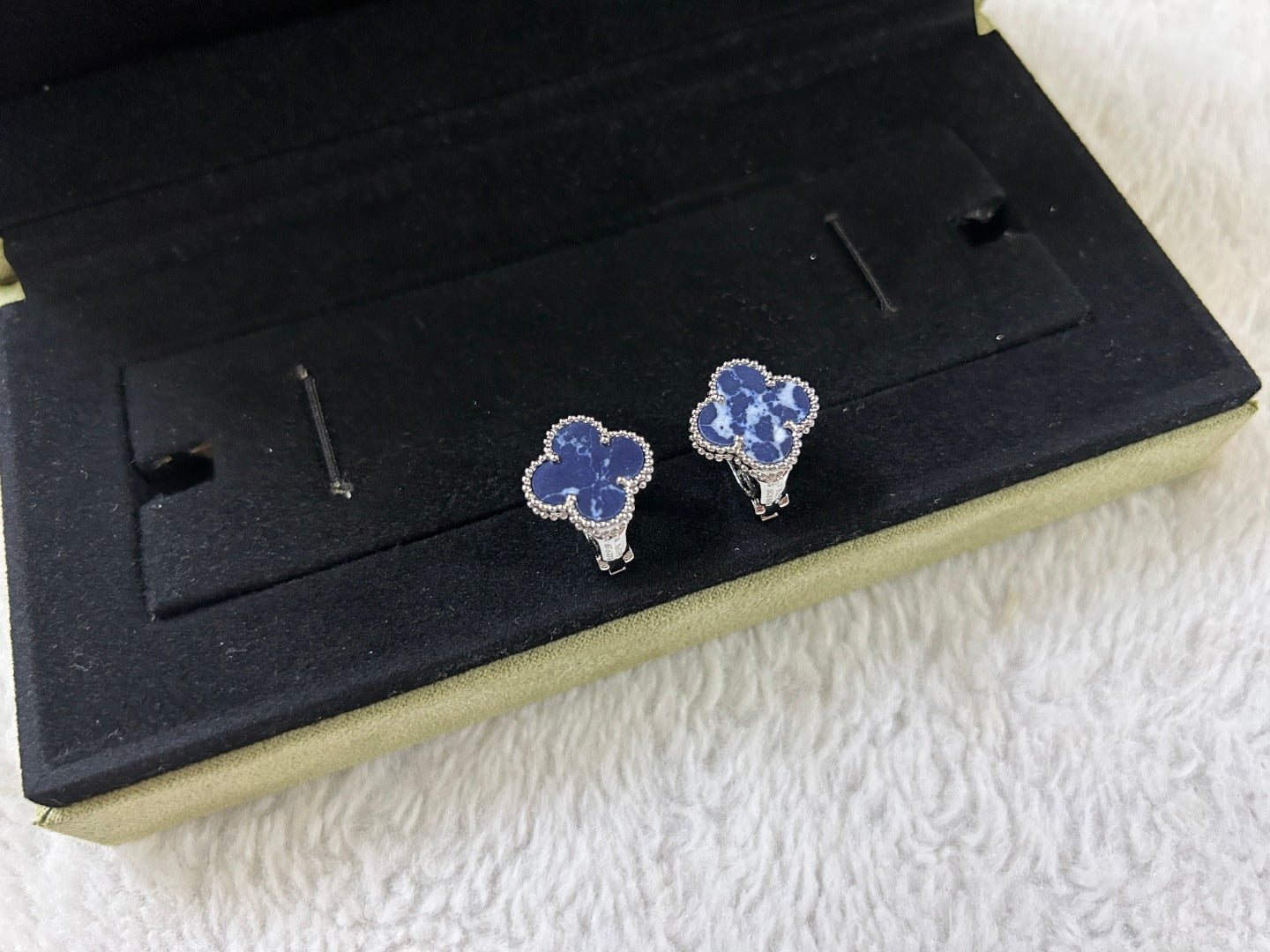 [Clover Jewelrys]CLOVER PIETERSITE MEDIUM STUD EARRINGS