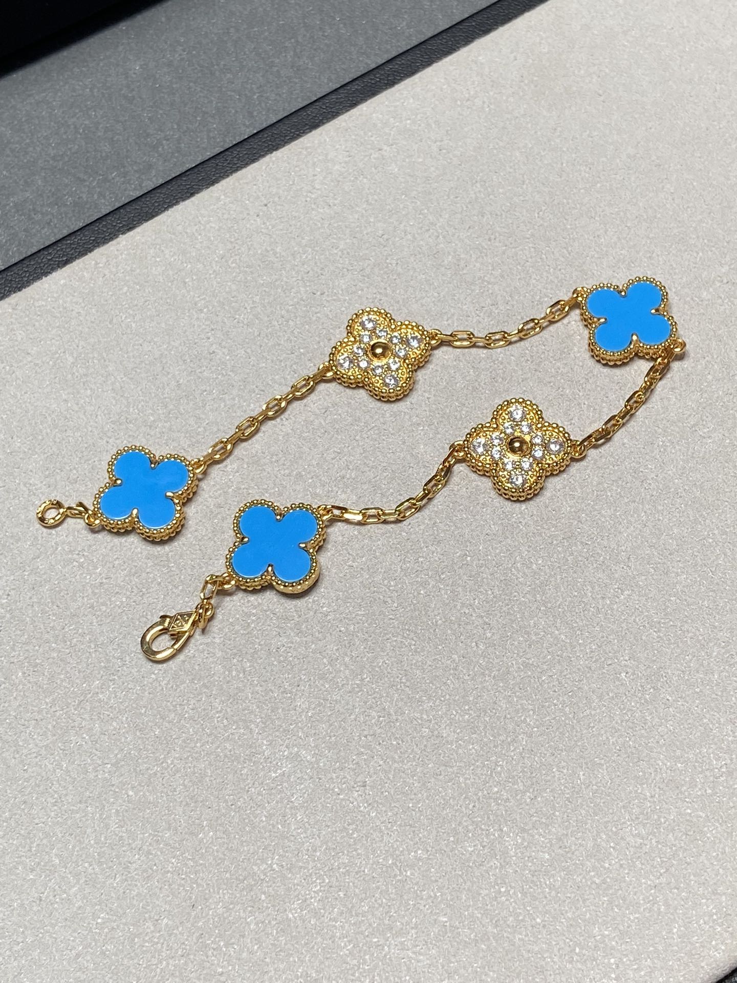 [Clover Jewelrys]CLOVER 5 MOTIF BLUE CHALCEDONY DIAMOND GOLD BRACELET