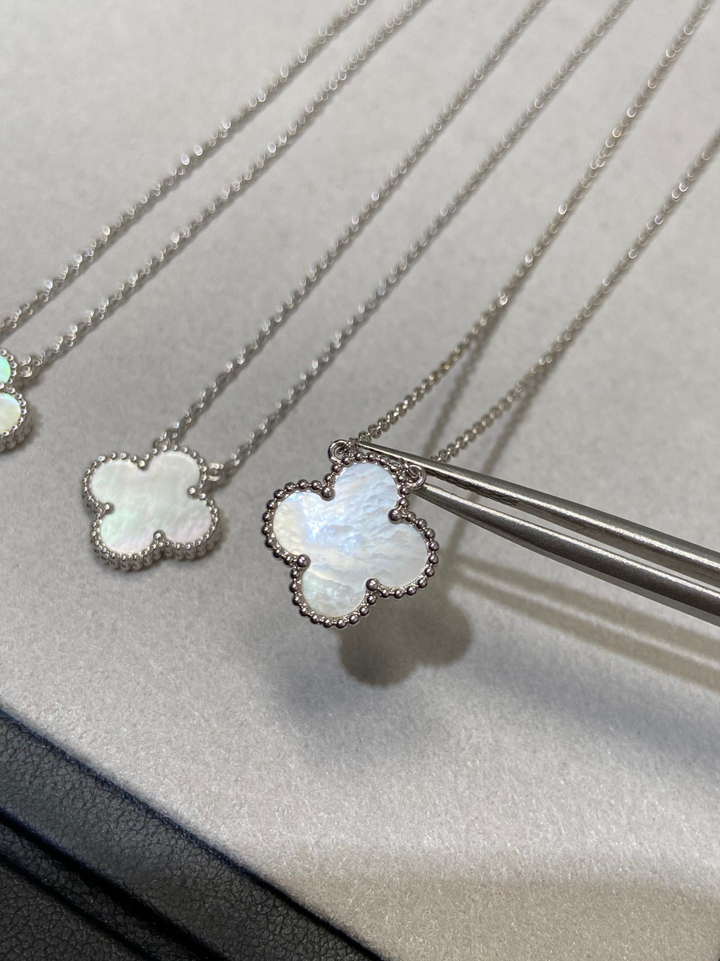 [Clover Jewelrys]CLOVER MEDIUM SILVER WHITE MOP NECKLACE