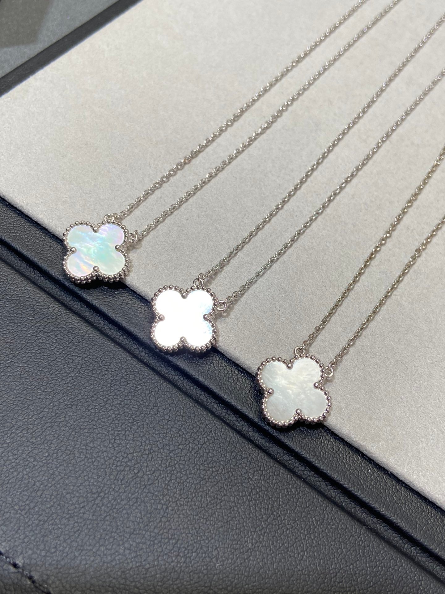 [Clover Jewelrys]CLOVER MEDIUM SILVER WHITE MOP NECKLACE