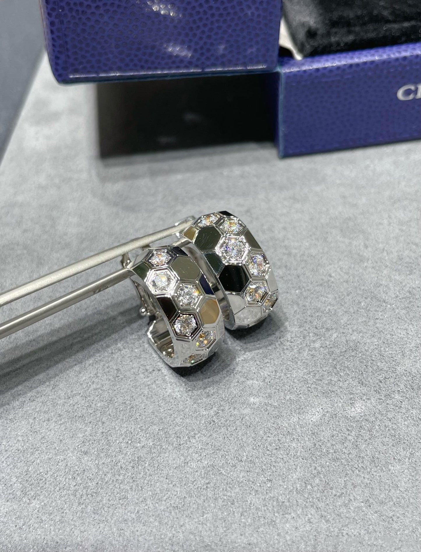 [Clover Jewelrys]BEE LOVE DIAMOND HOOP EARRINGS