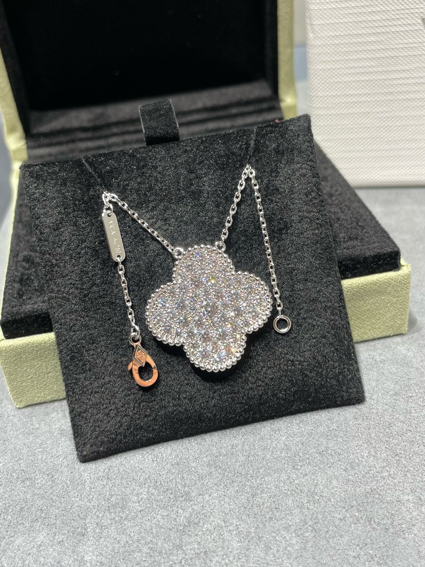 [Clover Jewelrys]CLOVER 25MM LARGE PENDANT DIAMOND PAVED SILVER NECKLACE