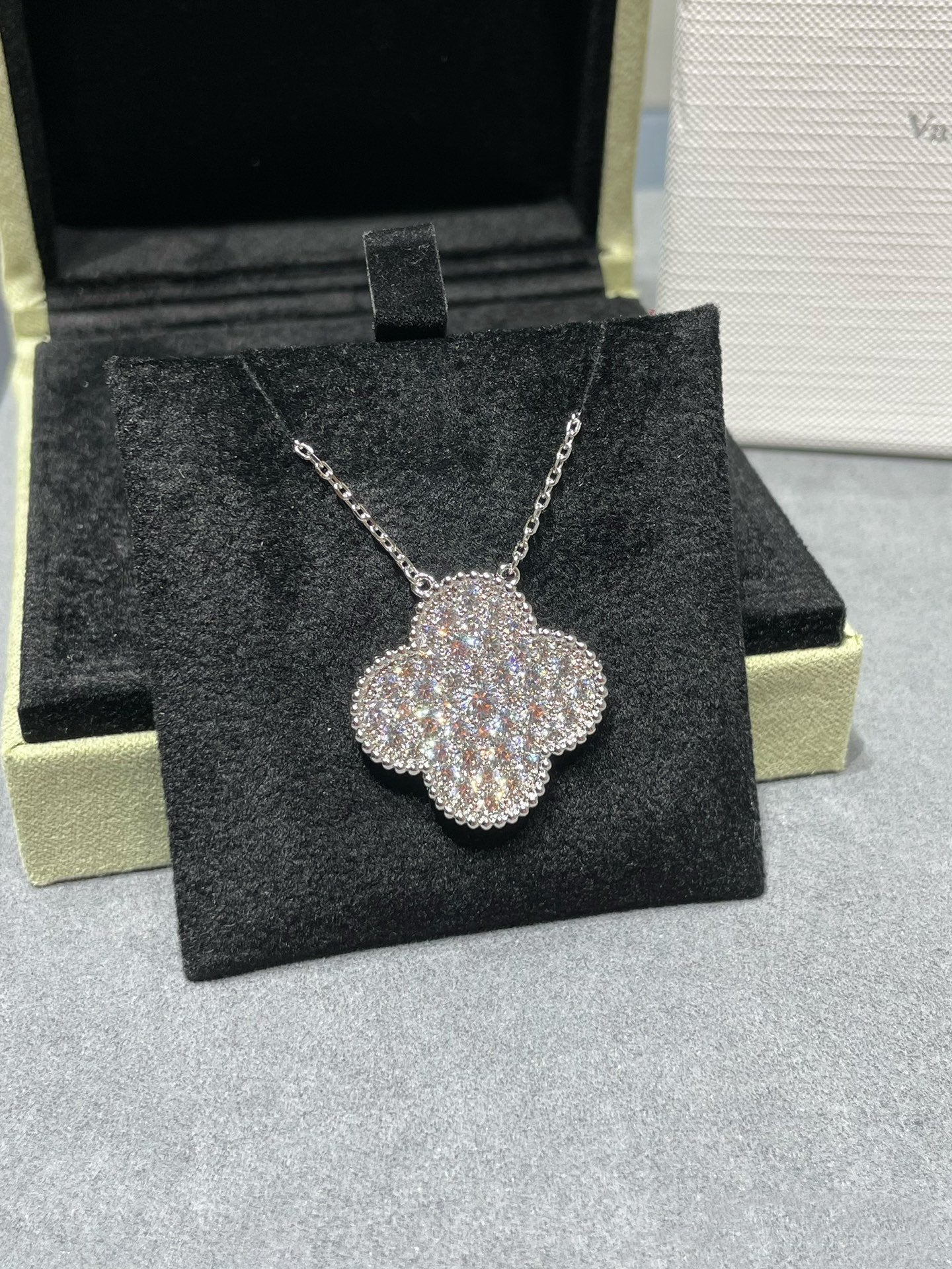 [Clover Jewelrys]CLOVER 25MM LARGE PENDANT DIAMOND PAVED SILVER NECKLACE