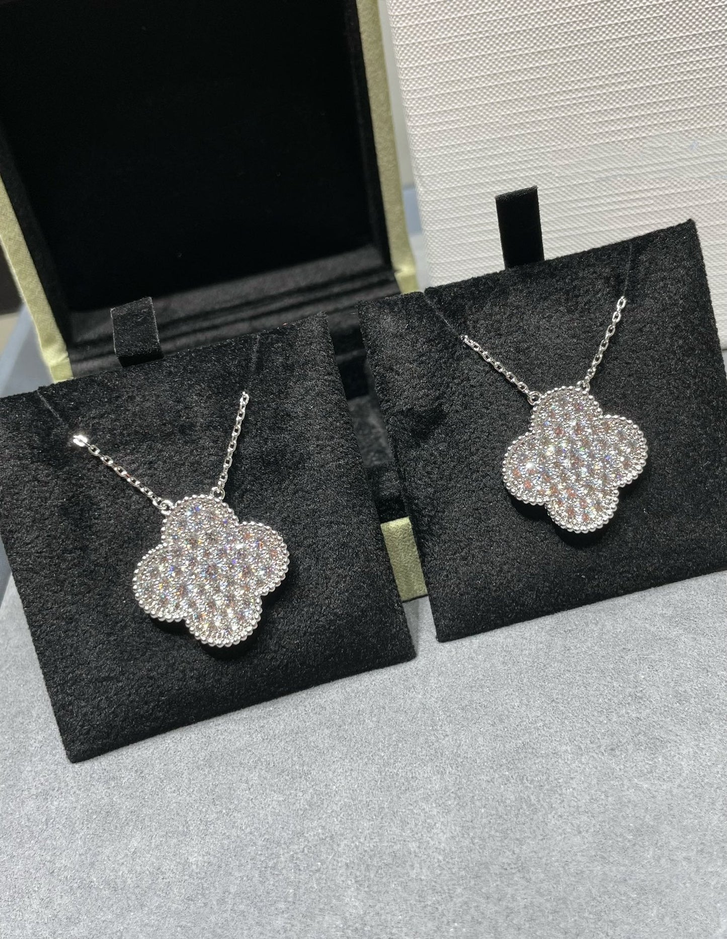 [Clover Jewelrys]CLOVER 25MM LARGE PENDANT DIAMOND PAVED SILVER NECKLACE