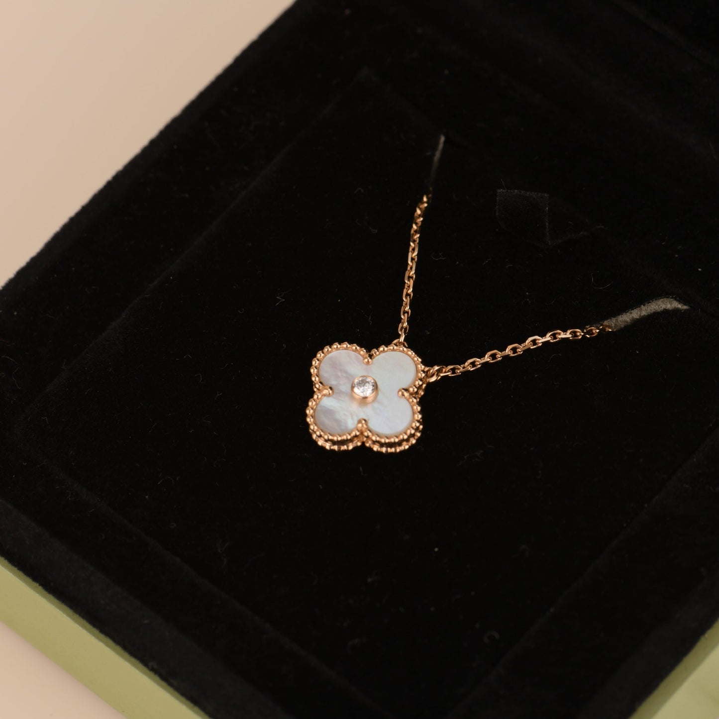 [Clover Jewelrys]CLOVER 15MM DIAMOND WHITE FRITILLARIA NECKLACE