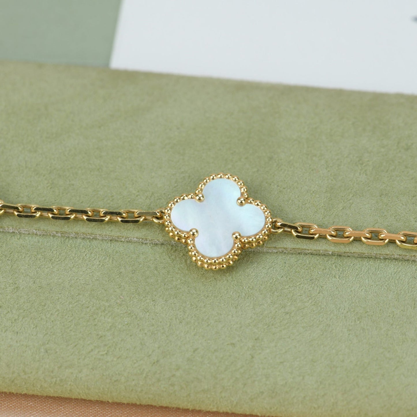 [Clover Jewelrys]CLOVER  5 MOTIF WHITE MOP BRACELET