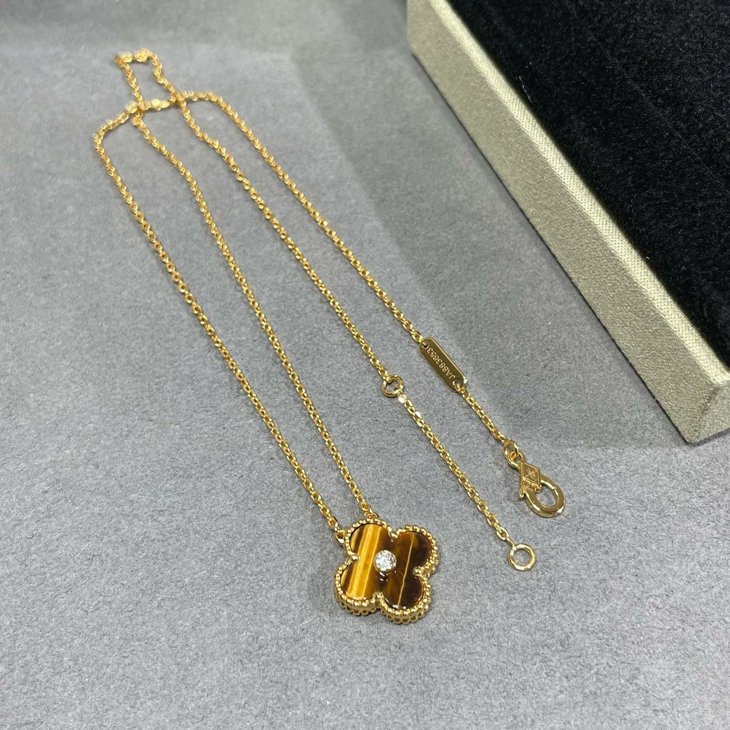 [Clover Jewelrys]CLOVER 15MM DIAMOND AND YELLOW TIGER'S EYE AGATE necklace