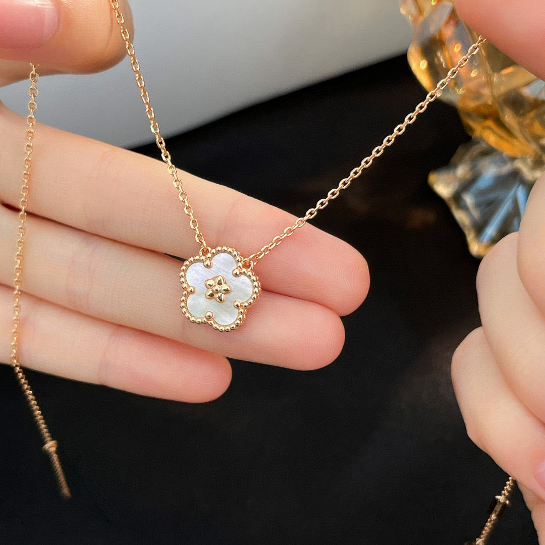 [Clover Jewelrys]LUCKY  WHITE MOP  PLUM BLOSSOM NECKLACE