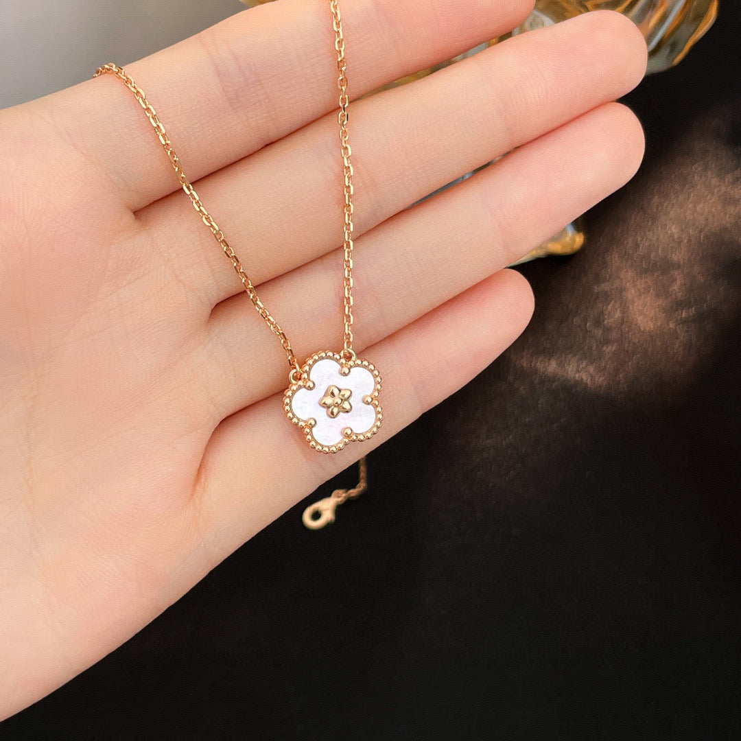 [Clover Jewelrys]LUCKY  WHITE MOP  PLUM BLOSSOM NECKLACE