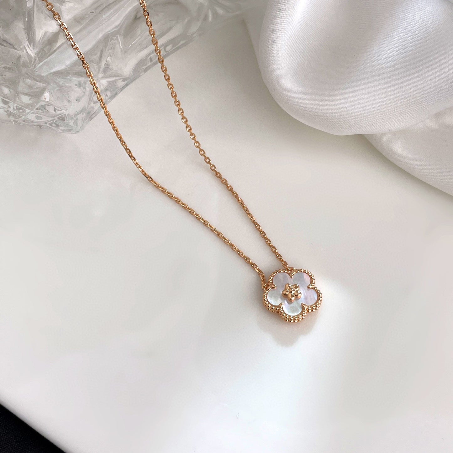 [Clover Jewelrys]LUCKY  WHITE MOP  PLUM BLOSSOM NECKLACE